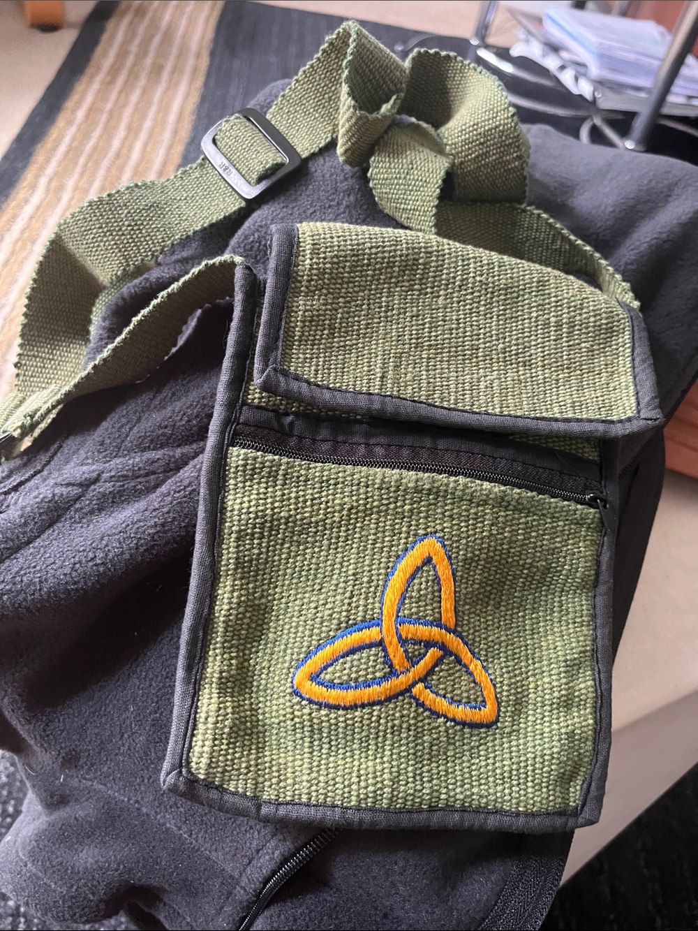 The canvas messenger bag with Celtic Triquetra knot